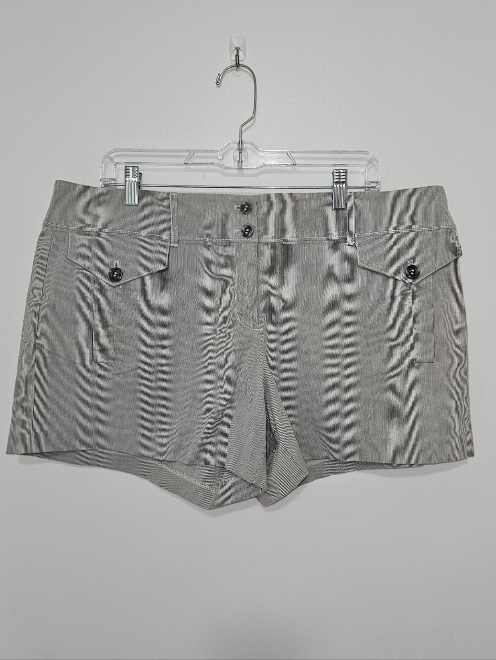 New York & Company Women's Gray Pinstripe‎ Casual Dress Shorts Size 16